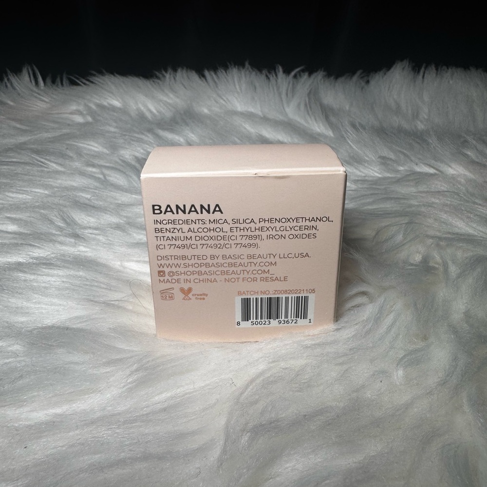 Basic Beauty Banana Setting Powder - Picture 3 of 5